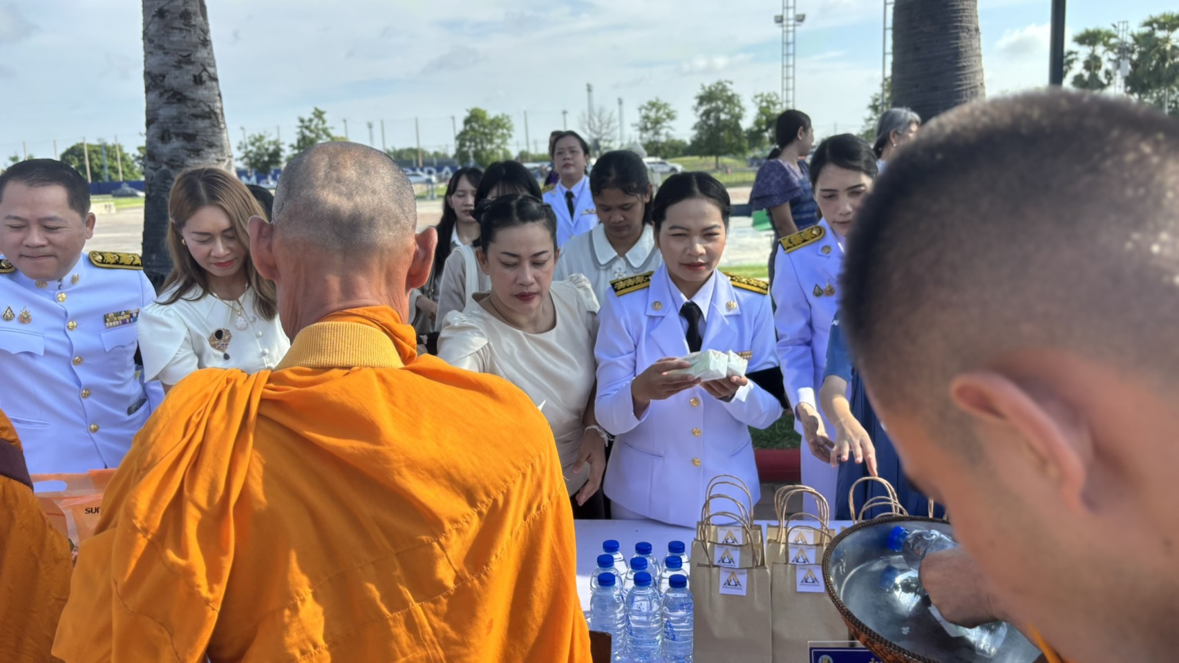 title - วันเสาร์ที่ 30 พฤษภาคม 2569 นายประเสริฐ กาญจนเกียรติกุล ปฏิรูปที่ดินจังหวัดบุรีรัมย์ มอบหมายให้เจ้าหน้าที่กลุ่มยุทธศาสตร์และการปฏิรูปที่ดิน ส.ป.ก.บุรีรัมย์ ร่วมพิธีสวดพระพุทธมนต์ พิธีทำบุญตักบาตรถวายพระราชกุศล พิธีวางพวงมาลาและถวายราชสดุดี เนื่องในรัฐพิธีวันที่ระลึก พระบาทสมเด็จพระปกเกล้าเจ้าอยู่หัว จังหวัดบุรีรัมย์
